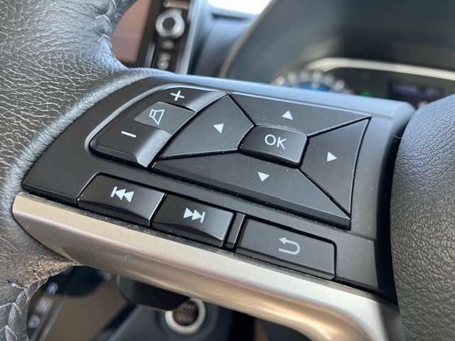 ステアリングリモコンスイッチの画像です