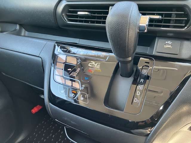 シフトレバー周辺の画像です