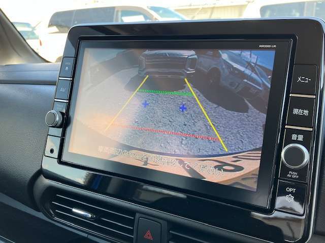 ナビのモニターにはバックカメラの映像が映し出されます