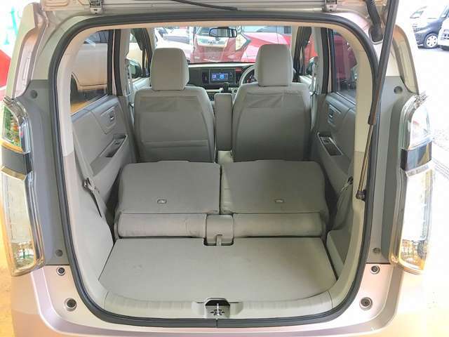 広々としたラゲッジスペース！更にシートアレンジで大きな荷物の収納が出来ます！便利ですよね♪