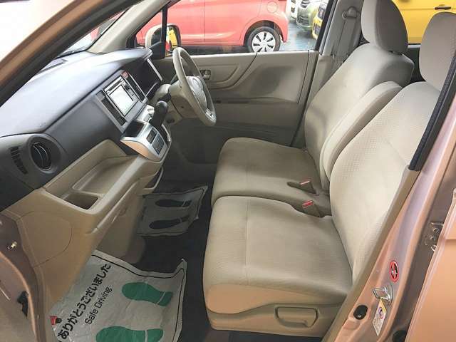 助手席エアバッグも付いて安心ですね！