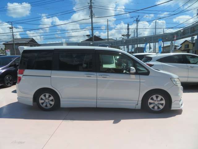 横からの外装の画像です！入れ替わりが早いので気になるお車が御座いましたら、すぐにお問合せ下さい！