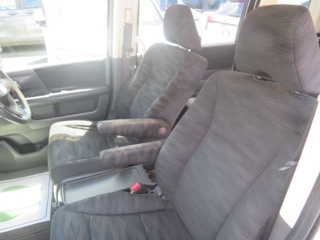 フロントシートの画像です！当店在庫車は全車保証付きですので、ご購入後も安心です！