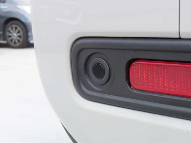 【後退時ブレーキサポート】リヤバンパーに内蔵した4つの超音波センサーで後方の障害物との距離を測りブザー音で障害物との接近をお知せ！さらに障害物と衝突の可能性が高まると衝突被害軽減ブレーキが作動！