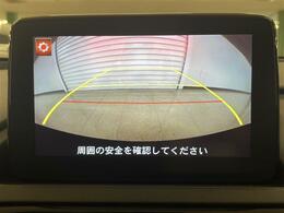 【バックカメラ】で駐車時に後方確認もできますので、大きな車の運転で不安な方も安心してお乗りいただけます！