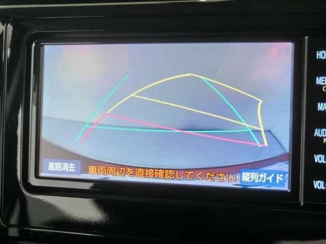 バックモニターで車庫入れも安心。