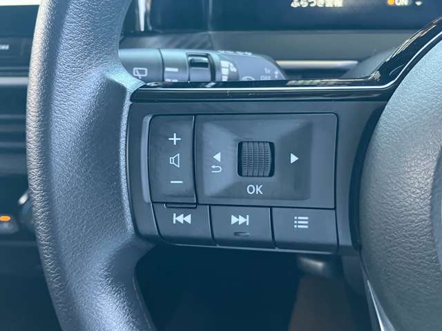 ステアリングスイッチでオーディオをコントロール出来ます。