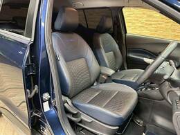 【ハーフレザーシート】ならではの高級感あふれる内装がこたわりのアイテム。見た目の高級感とより上質な座り心地をお楽しみください。