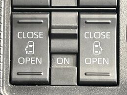 【両側パワースライドドア】スマートキーや運転席のスイッチで後席両側スライドドアの開閉が可能♪電動だから力を入れてドアを開ける必要が無く、小さなお子様でも簡単に開け閉めでき快適です♪