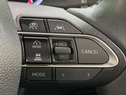 【レーダークルーズコントロール】高速道路での長距離走行が楽に！！自動で速度を保つクルーズコントロールが、衝突軽減システムと連携し、前方の車両を感知して車間を保つように速度調節してくれます！！