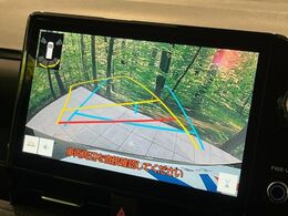 【バックカメラ】駐車時に後方がリアルタイム映像で確認できます。大型商業施設や立体駐車場での駐車時や、夜間のバック時に大活躍！運転スキルに関わらず、今や必須となった装備のひとつです！