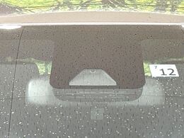 【トヨタセーフティセンス】走行中に前方の車両等を認識し、衝突しそうな時は警報とブレーキで衝突回避と被害軽減をアシスト。より安全にドライブをお楽しみいただけます。