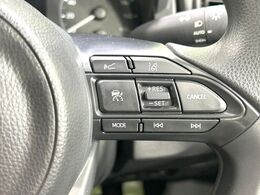 【レーダークルーズコントロール】高速道路での長距離走行が楽に！！自動で速度を保つクルーズコントロールが、衝突軽減システムと連携し、前方の車両を感知して車間を保つように速度調節してくれます！！