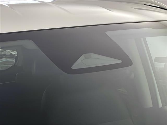 【ドライブレコーダー】映像・音声などの運転中の記録を残します。事故などを起こした起こされた時の証拠になりえますので、もしも時でも安心ですね。