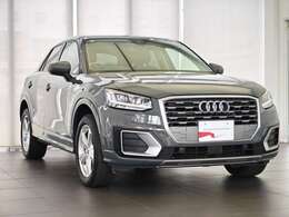 アウディQ2は、角ばったデザインのおかげで車両の見切りがよく狭い道や運転が苦手な方にも適した車です。