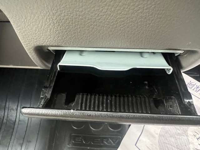 ■禁煙車車内は清潔快適！商品や道具も安心して積める禁煙車。お客様対応でも好印象を与えられます！