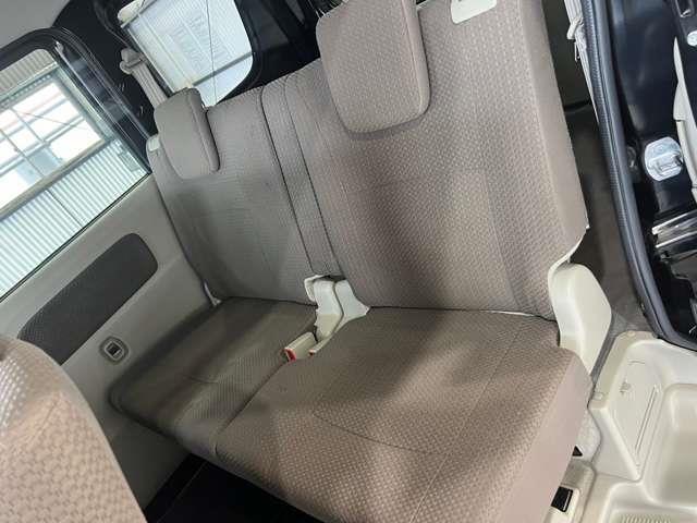 【タイヤハウス】確認し辛い部分はミラー等の道具を使用してしっかりと確認します。