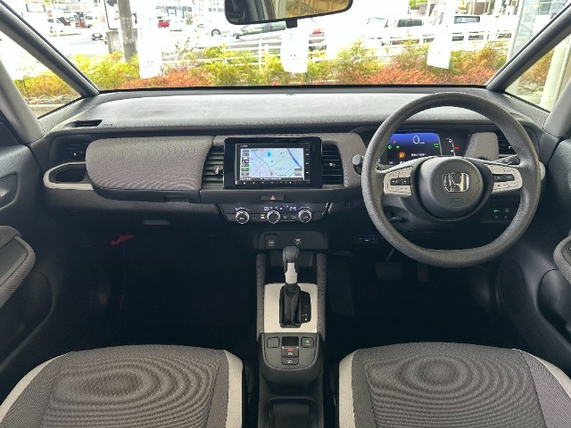 ホンダカーズ名東ではお客様に安心してお車に乗って頂けるよう、ご納車前に車検整備付車両は車検整備一式を実施させていただきます。　ホンダ車のプロである当店の整備士が行いますのでご安心してお乗りください！