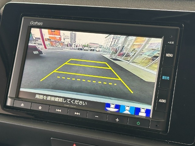 バックで駐車するのは苦手・・・。というそんなあなたでもご安心していただけるハズ！！安心のバックモニター付です☆