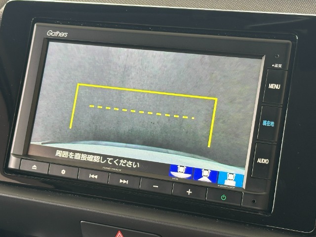 リアカメラは切り替えが可能。状況に合わせて3つの視点が選べ後退時の安心感を高めます。