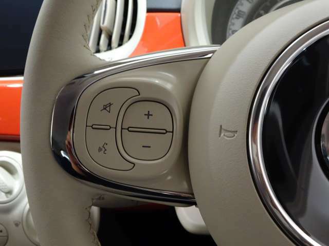 ステアリングのスイッチでハンドルから手を放さずに機能を使えるため、安全運転にも貢献します。