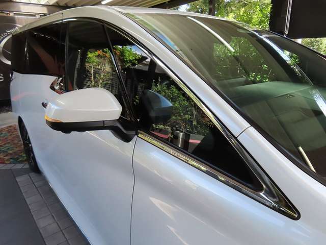■LEDウィンカー内蔵（フル電動オートリトラクタブルサイドミラー・凍結防止ヒーター付）
