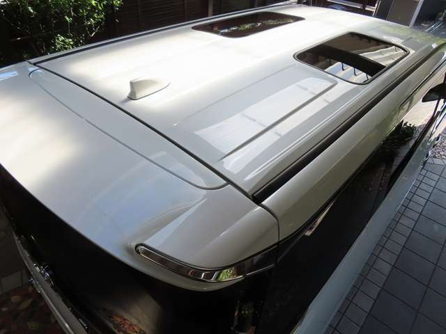 ■左右独立式ムーンルーフ（電動サンシェード＆挟み込み防止機能）■DCM通信設備シャンクフィンアンテナ