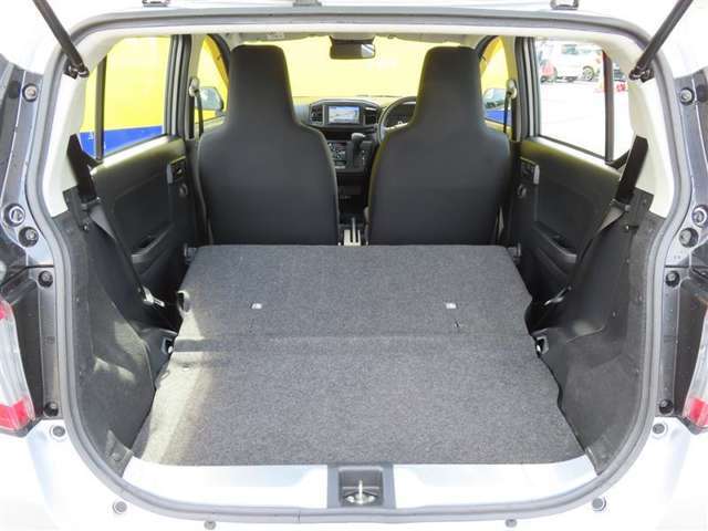 写真のように後部座席を倒せば、普段なかなか載せることのないような大きな荷物もしっかり積むことができそうですね。