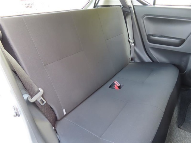 後部座席のスペースもしっかり確保！チャイルドシートの取り付けも可能です！