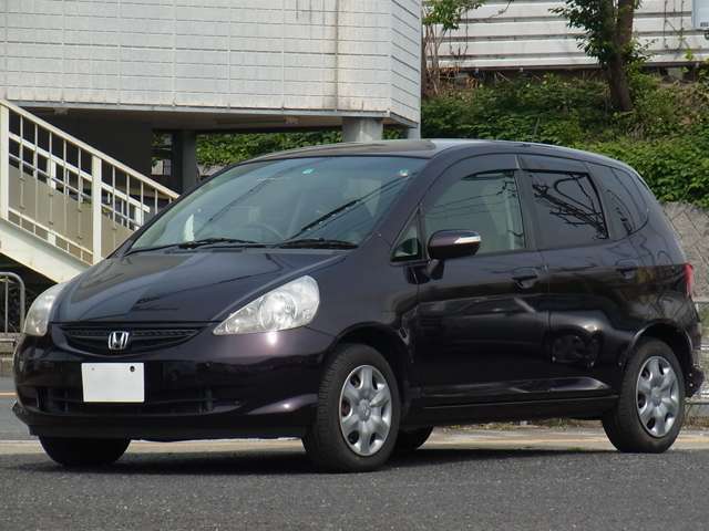 こちらの車両は整備無し、保証無し、お渡し前のクリーニングも無し！　徹底して無駄を省いた現状お渡し車両にてこの価格が実現しました！　別途費用にて整備プランもございますのでお気軽にご相談ください！