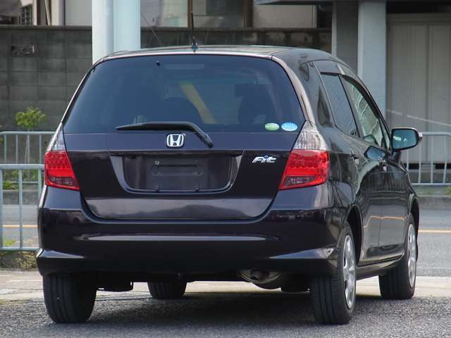 車検を受けてのお渡しです。車検代、重量税、自賠責保険料等含めたものがお支払総額です（他府県登録費、陸送費等は除く）。　車両本体価格に車検費用を含んでいないため掲載規約上「検無」という表記になります。