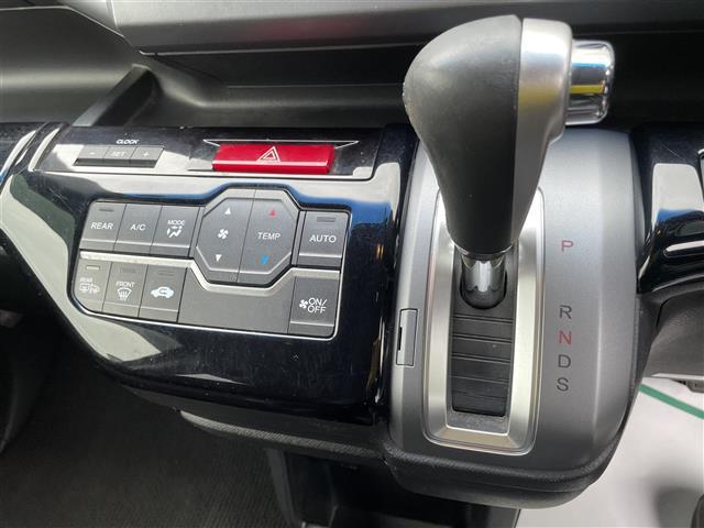 【運転席操作部】快適なドライブを楽しむための機能が装備されています！運転席から触れるので、使いやすいです！除菌プランいれていただくと、さらに清潔で安心していただけます！