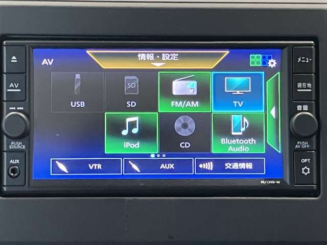 メモリーナビを搭載。楽しいドライブにナビは欠かせませんよね。Bluetoothも当然付いています♪好きな音楽を聴きながら今まで行ったことの無いところに行ってみませんか？