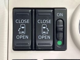 【両側パワースライドドア】スマートキーや運転席のスイッチで後席両側スライドドアの開閉が可能♪電動だから力を入れてドアを開ける必要が無く、小さなお子様でも簡単に開け閉めでき快適です♪