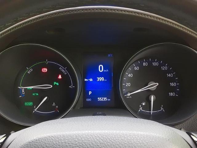 WECARSの展示場では実際に見て、触ってお車をお選びいただけます！知識の豊富な営業スタッフが様々なカーライフをご提案いたします！