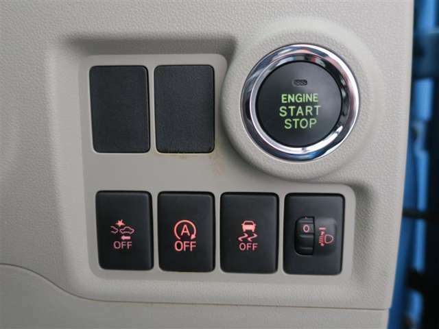 エンジンの始動はブレーキを踏みスイッチを押すだけで簡単に行えます。がら