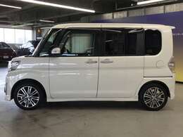 エンジンルーム、室内、クリーニング済みです。厳選したお車を屋内展示場にて展示中☆車両品質には自信がございます！ぜひ一度ご来店ください！！