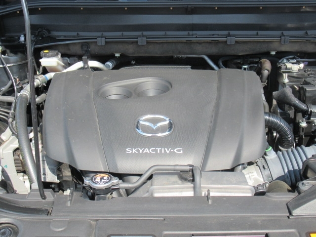 2.0リッターガソリンエンジンを搭載。スカイアクティブテクノロジーで開発された新世代の低燃費かつハイパワーなエンジンです。