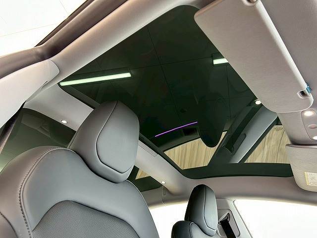 人気オプションの【ガラスルーフ】装備！車内も明るくなりドライブがより一層楽しくなります♪