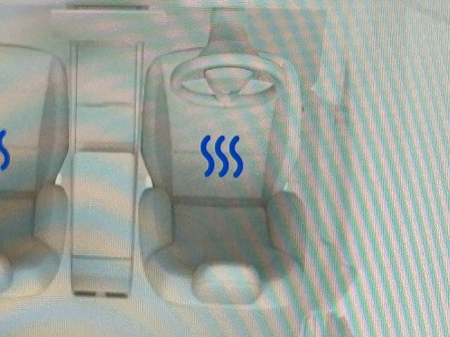 あったら便利機能の【シートヒーター】冬場はエアコンの温度設定を低めにでき、身体の芯からポカポカになります。