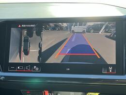 ●サラウンドビューカメラ『車両の4つのカメラから得た映像を合成し、上空から眺めているような映像をモニターに映し出します。車両周辺の歩行者や障害物などの発見に役立ちます。』