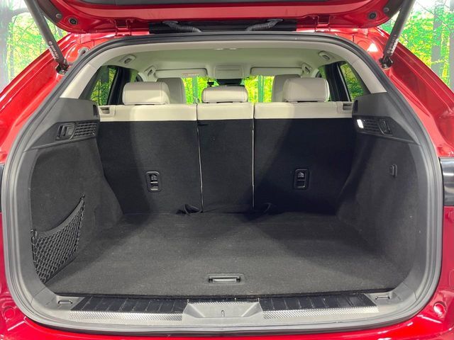 【ハンズフリーパワーバックドア】リアバンパー下部に足先を出し入れするだけでバックドアが自動で開閉♪両手が荷物でふさがっている時でもラクラク開閉操作が行えます！