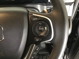 【アダプティブ・クルーズ・コントロール】予め設定した車速内でクルマが自動的に加減速。 前走車との適切な車間距離を維持しながら追従走行し、高速道路でのドライバーの疲労を軽減してくれる嬉しい機能付♪