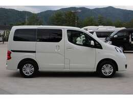 仕様・装備にこだわり、日本全国より厳選した車両を展示しています。全国に出張買取りも出ておりますので、お車のことならなんでもご相談下さい。