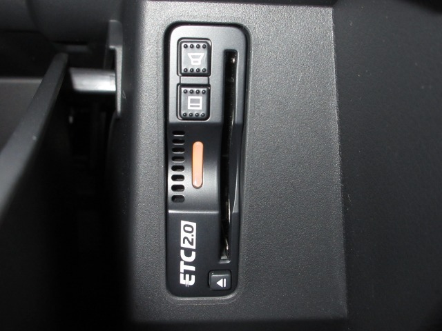 今や必需品のETCが付いています！ETCを使えば土日祝日割や深夜割などのメリットを受けることができます。（※注、ETCセットアップ費用は含まれておりません。別途必要となります。