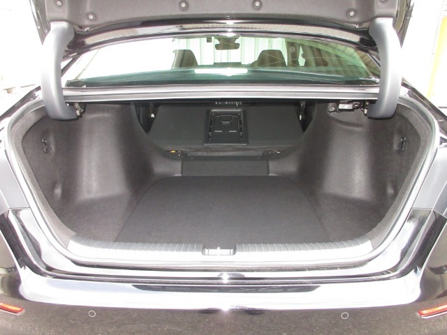 内装、外装、エンジンルームの隅ずみまでクリーニングを実施してお渡しします！プロが仕上げをしましたからピッカピカですよ～！点検整備もきっちり実施いたします。