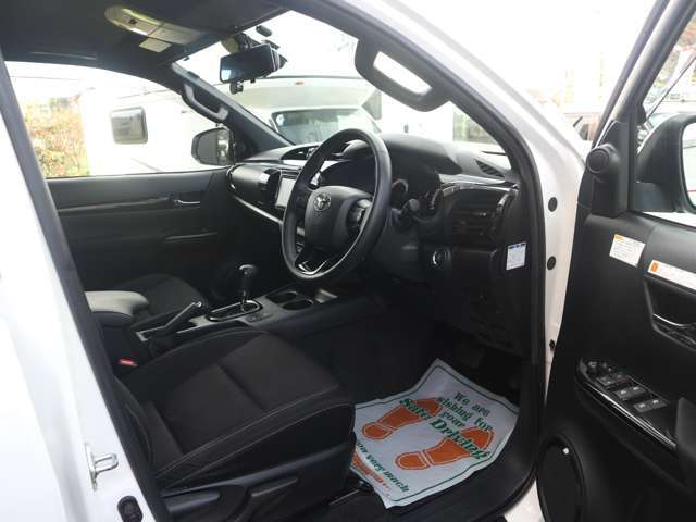 ●車が安いと思ってお店に行くと諸費用が50万円もした！という経験はありませんか？当社は支払い総額を推奨していますので、これ以上の費用は一切かかりません。（陸送費用は別途）