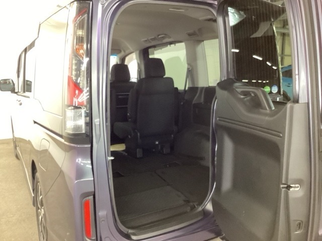 タテ開け・ヨコ開け！自由に使えて便利なわくわくゲート！　後ろからでも乗り降りができます。