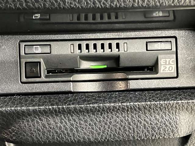 ETC車載器です！高速道路の料金所で慌てて小銭を探すことも無くなります。キャッシュレスでスイスイ、ストレスフリー♪