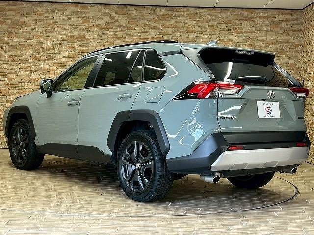 お車ご成約時の付帯率は驚きの90％OVERのキーパーガラスコーティング。雨が降れば、まるで洗車したかのような美しさ。納車後のメンテナンスも楽々。是非一度お試し下さい。